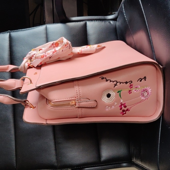 Cloe Handbag - Picture 2 of 5